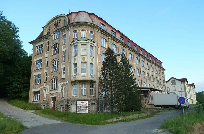 Das ehemalige Kunze & Co Gebäude in Vejprty heute — Fertigung von Elektroschaltanlagen